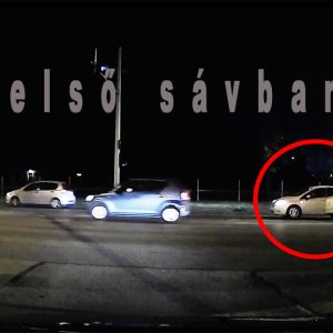 VIDEÓ: A Ferihegyi Reptérre vezető út belső sávjában pisiltette meg kisgyermekét