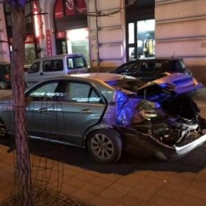 FOTÓK: Üldözéses baleset történt hajnalban az Astoriánál
