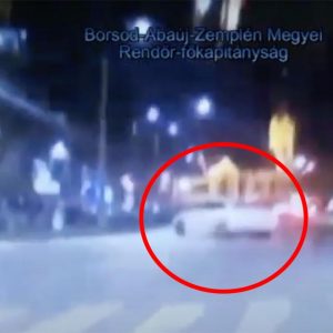 VIDEÓ: Miskolcon driftelt egy keményet valaki a rendőrök előtt. Nem tetszett nekik…