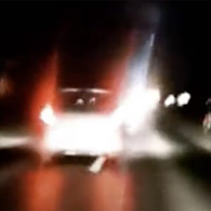 Videón, ahogy cikázik az ittas sofőr. Nem sokkal később árokba hajtott