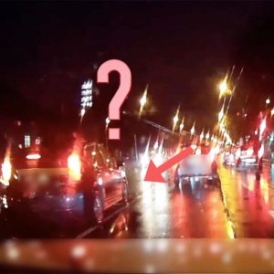 VIDEÓ: Forgalommal szembe megállva, az út közepén magyarázta az igazát a Dózsa György úton