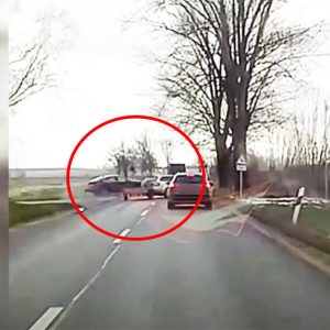 VIDEÓ: Hatalmas balesetet rögzített a 83-as főúton egy fedélzeti kamera