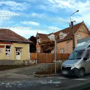 VIDEÓ: Nézd ezt meg és oldd meg a jég eltávolítását! Szerencsére nem egy gyalogátkelőnél történt