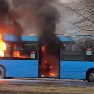 VIDEÓ: Hatalmas lángokkal égett egy busz a Savoya Parknál
