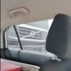 VIDEÓ: Ittas kamionos lökött le az útról egy autóst. Amit kapott érte az egy vicc