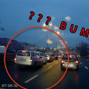 VIDEÓ: Gázt adott és belerongyolt a sorba a Gyáli úti felüljárón az Opel sofőrje