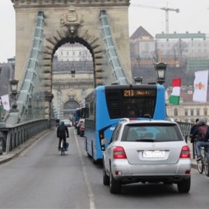 Mégsem nyitják meg a pesti alsó rakpartot és a Lánchidat a gyalogosok és a kerékpárosok előtt a március 13-15-ei hosszú hétvégén