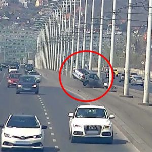 Videón, hogy mi okozta a hatalmas balesetet az Árpád hídon április 2-án