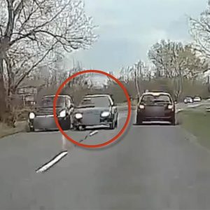 VIDEÓ: Szinte letúrta az útról a Opelt a mindáron előzni akaró Suzukis