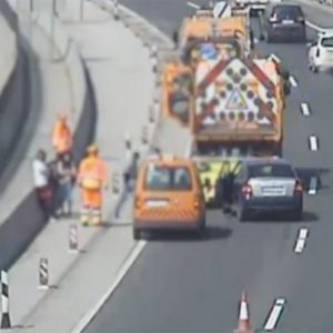 VIDEÓ: Ismét! Ezúttal Gödöllőnél csapódott bele a közutasok járművébe egy autó
