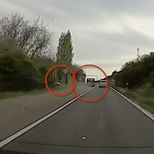 VIDEÓ: Na itt a baj. Hidd el, hogy nem elég a szerencse a közlekedésben!