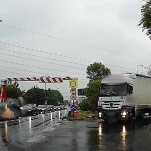 VIDEÓ: Hatalmas volt reggel a káosz itt, de volt, aki tudta fokozni
