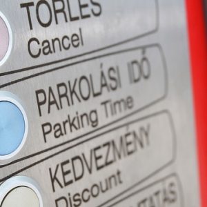 Jön a négynapos ingyenes parkolás