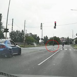 Hajmeresztő videó, a 4. kerületből. Elképesztő, amit a BMW-s művelt