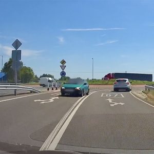 VIDEÓ: De hiszen az ív sem stimmel… Ezt nem lehet(ne) benézni :(