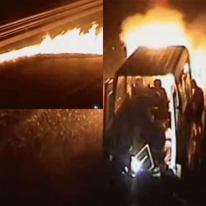 VIDEÓ: Nem előtte, nem utána… Pont a Kőröshegyi Völgyhídon gyulladt ki a kisbusz