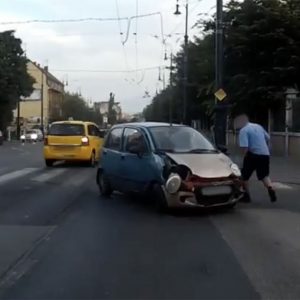 VIDEÓ: Hatalmas balesetet rögzített ma reggel a Dózsa György úton egy fedélzeti kamera