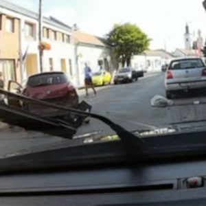 VIDEÓ: Ment a kamera a Volvóban, amibe belecsapódott tegnap a Fiat