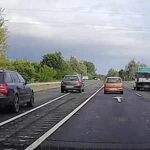 VIDEÓ: Egymásra jelentette a legnagyobb veszélyt a két egyszerre szabálytalankodó