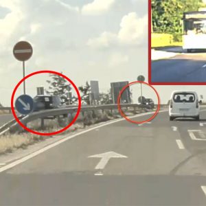 VIDEÓ: Két sofőr, aki nem bírt magával és mindenáron előzésbe kezdett