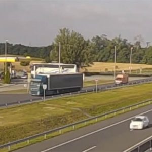 VIDEÓ: 2 nap alatt 5 közutas baleset. Ráadásul 2 vétkes elhajtott a helyszínről