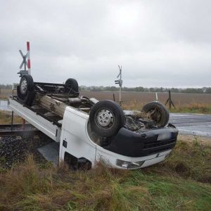 Uralmát vesztette a vasúti átjáróban a jármű felett egy sofőr
