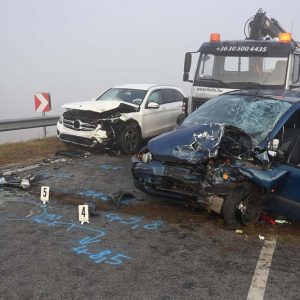 VIDEÓ: Hatan sérültek meg a Dunakeszinél történt balesetben ma reggel