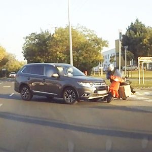 Videón, ahogy elütik a robogóst, pedig körültekintő volt