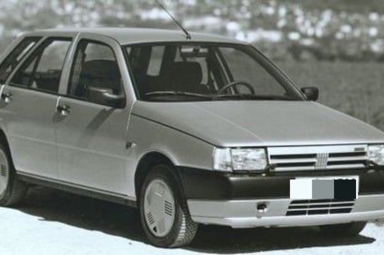 Segíts megtalálni ezt a Fiat-ot, mert a sofőr nem emlékszik, hogy pontosan hol hagyta