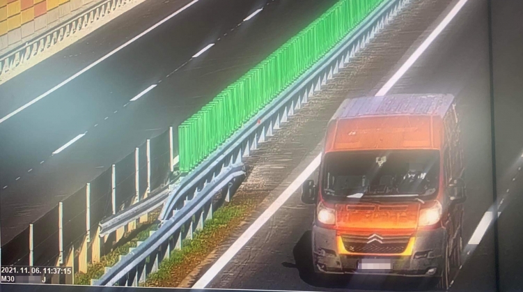 Csak három hónapja volt jogsija, de sikerült forgalommal szembe hajtania a sztrádán egy sofőrnek