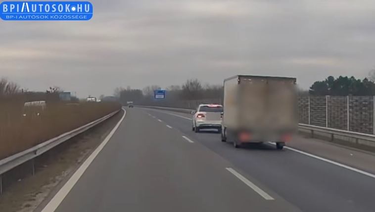 VIDEÓ: Felfüggesztett börtön, pénzbüntetés és közúti járművezetéstől eltiltás – Vádat emeltek az M5-ösön büntetőző sofőr ellen