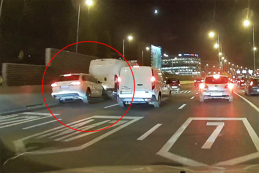 Videón a 6 autó ütközése, egy banális hiba miatt