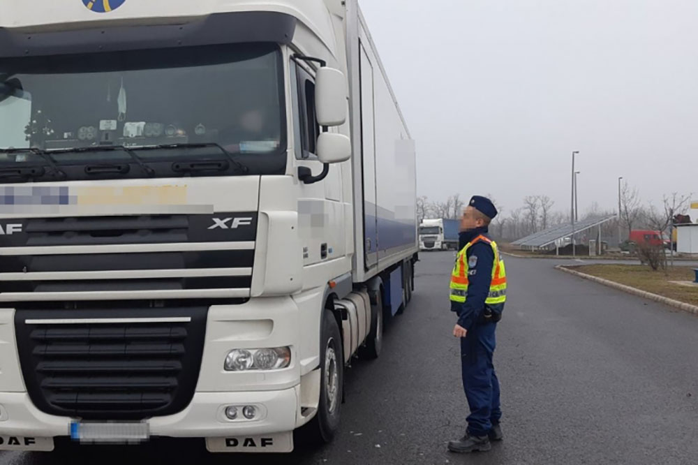 Megállították a kamiont. 8.625.000 forintot kellett fizetnie a sofőrnek