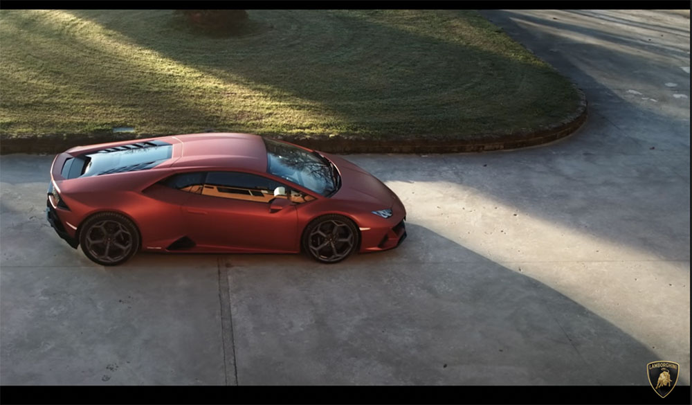 Idén is tarol a Lamborghini karácsonyi videója