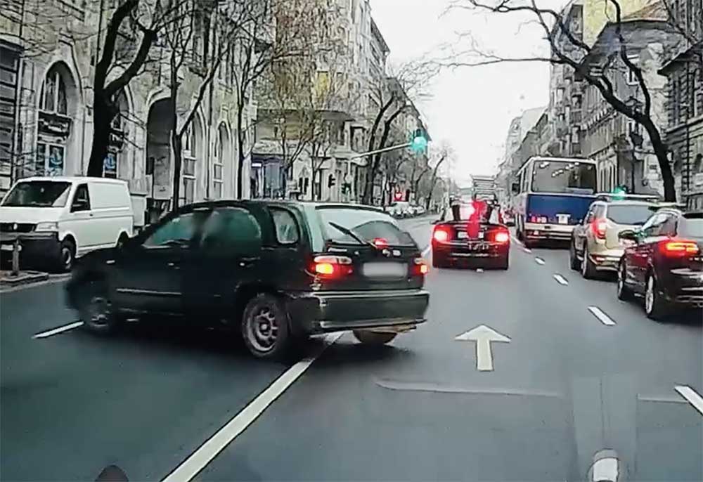 VIDEÓ: Ennél magabiztosabb hátraarcot nem sűrűn látunk