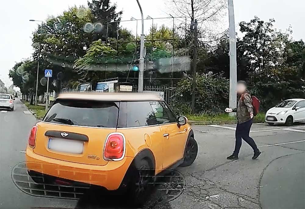 VIDEÓ: Iskolás srác oktatta ki a gátlástalan sofőrt / Újpesten ment el teljesen a kép a seatosnál