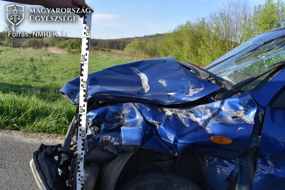 Felfüggesztett fogház, 2 év eltiltás és milliós kártérítés a büntetése a vonatnak ütköző sofőrnek
