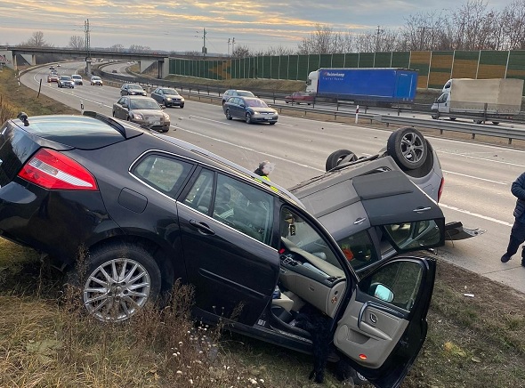FRISSÍTVE! Durva baleset történt az M0-ás autóúton