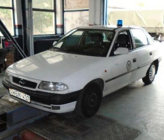 Matricával és kék villogóval is ellátott autót loptak el a mentősöktől