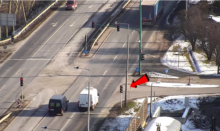 VIDEÓ: Drónnal szúrták ki a szabálytalan közlekedőket a 4-es főúton
