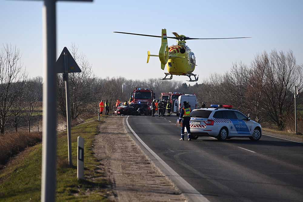 FOTÓK: Csúnya baleset történt reggel az 51-es főúton
