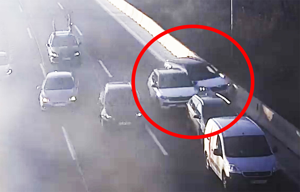 VIDEÓ: Büntetőfékező sofőr okozott tömegkarambolt az M1-M7 bevezetőn
