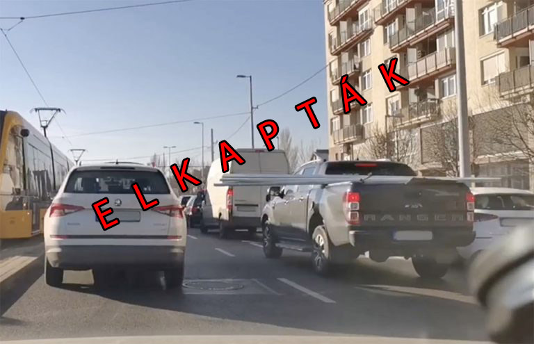 VIDEÓ: Elkapták az autóst, aki elképesztő módon szállított fém rudakat