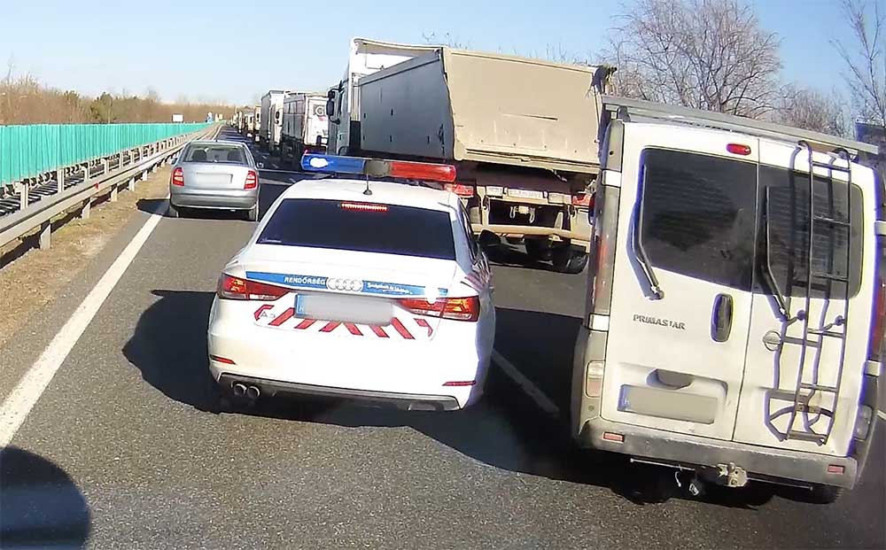 VIDEÓ: Jól nézd meg, hogy itt melyiket vették elő a rendőrök