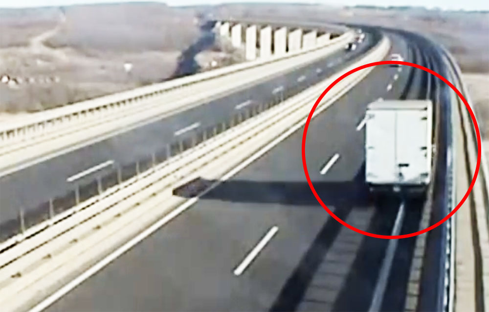 Ezt művelte a Kőröshegyi völgyhídon a teherautó sofőrje – VIDEÓ