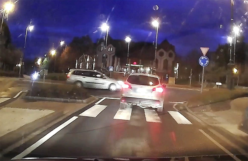 Erre nem számítasz, mikor kihajtasz a körforgalomból