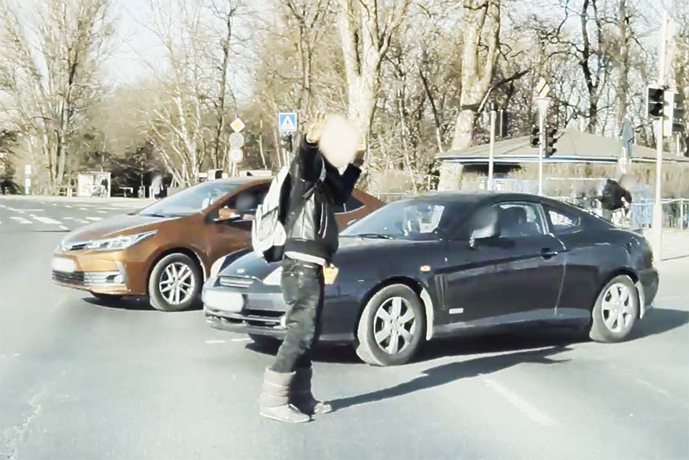 VIDEÓ: Rákóczira fel – forgalommal szemben, forgalomirányítás mesterfokon és „racse” az M7-esen