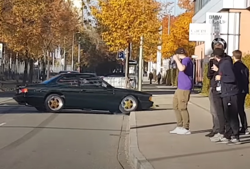 Egy újabb drift bajnok, aki rottyra tette az autóját