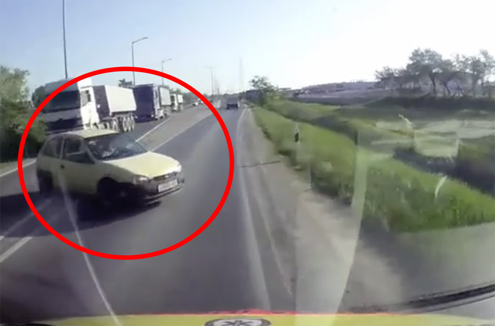 VIDEÓ: Zseniális manőverrel kerülte el a mentő sofőrje a hatalmas ütközést