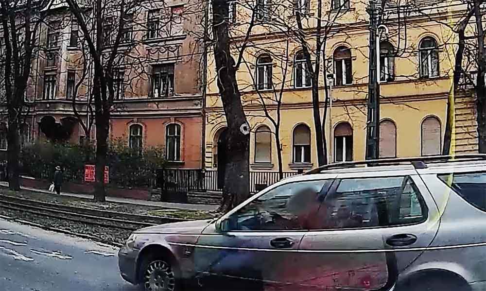 Áthajtott a piroson. Ezt okozta a Saab sofőrje